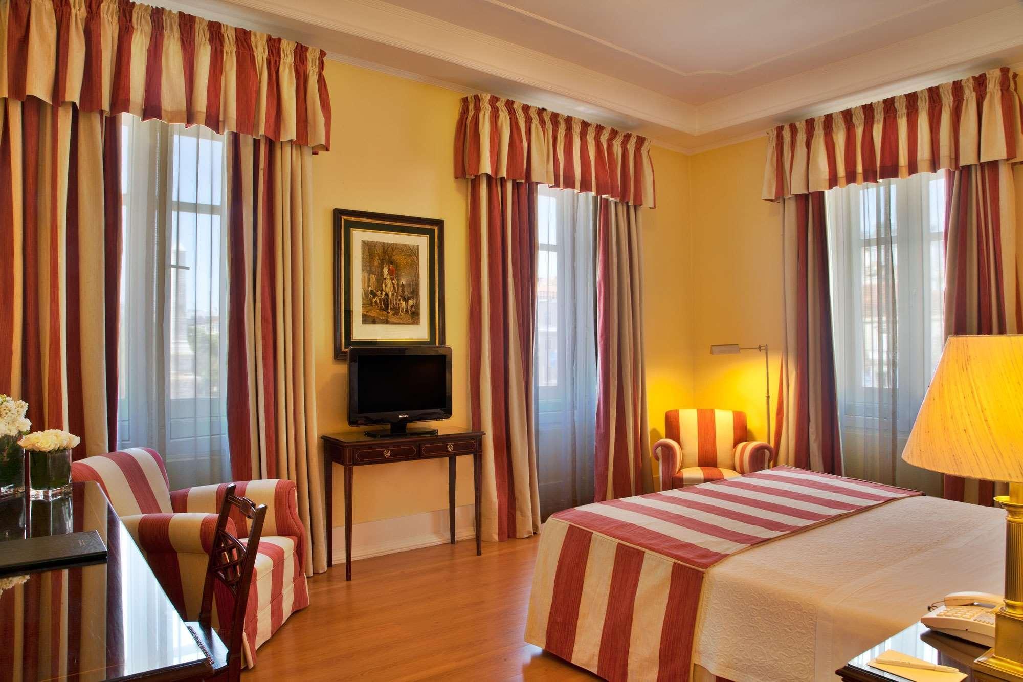 Hotel Avenida Palace Lisboa Ngoại thất bức ảnh A room at the hotel