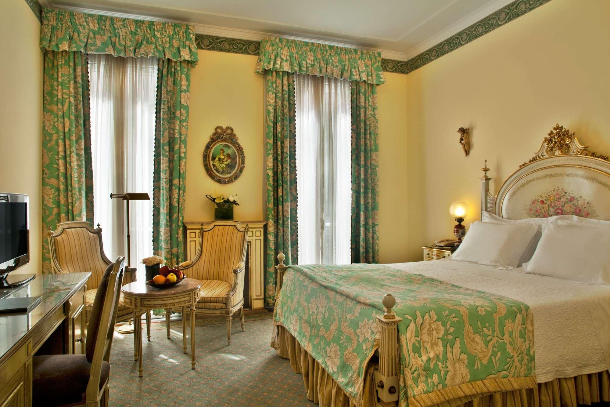 Hotel Avenida Palace Lisboa Ngoại thất bức ảnh A room at the hotel