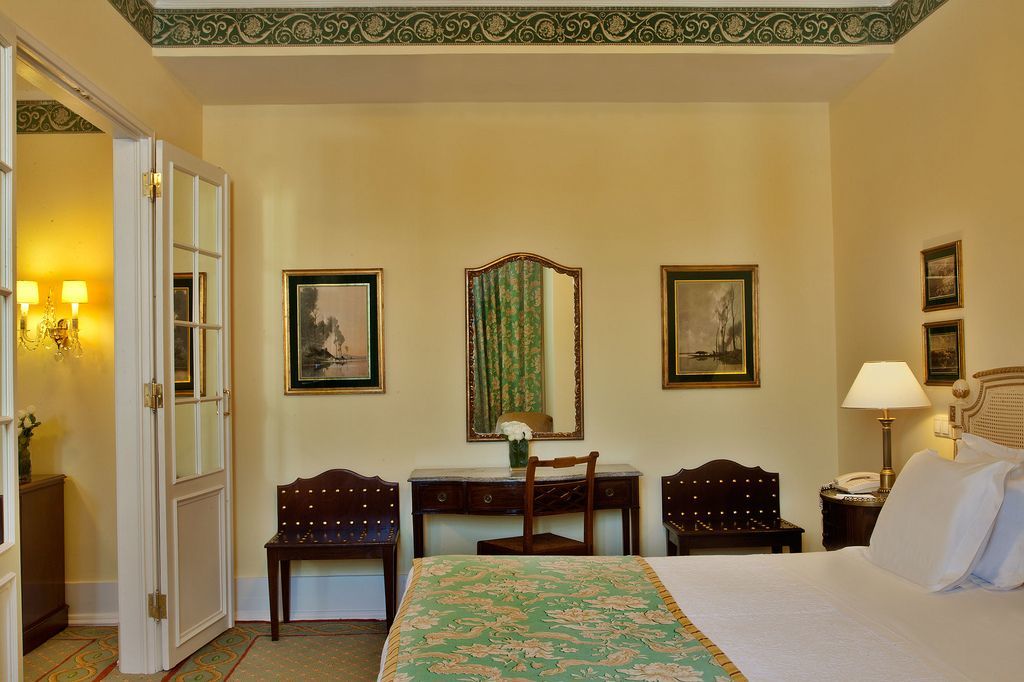 Hotel Avenida Palace Lisboa Ngoại thất bức ảnh A room at the hotel