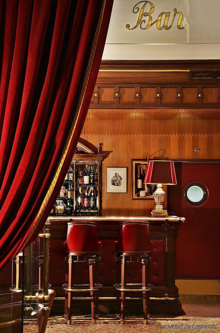 Hotel Avenida Palace Lisboa Ngoại thất bức ảnh The bar at the Savoy