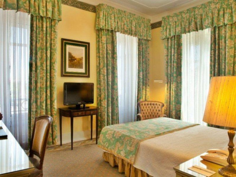 Hotel Avenida Palace Lisboa Ngoại thất bức ảnh A guest room at the Hotel de Ville