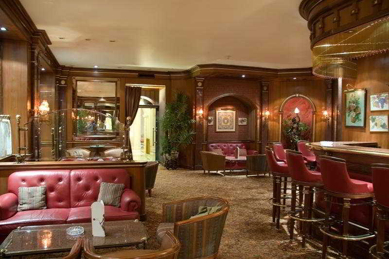 Hotel Avenida Palace Lisboa Ngoại thất bức ảnh The bar at the St. Francis