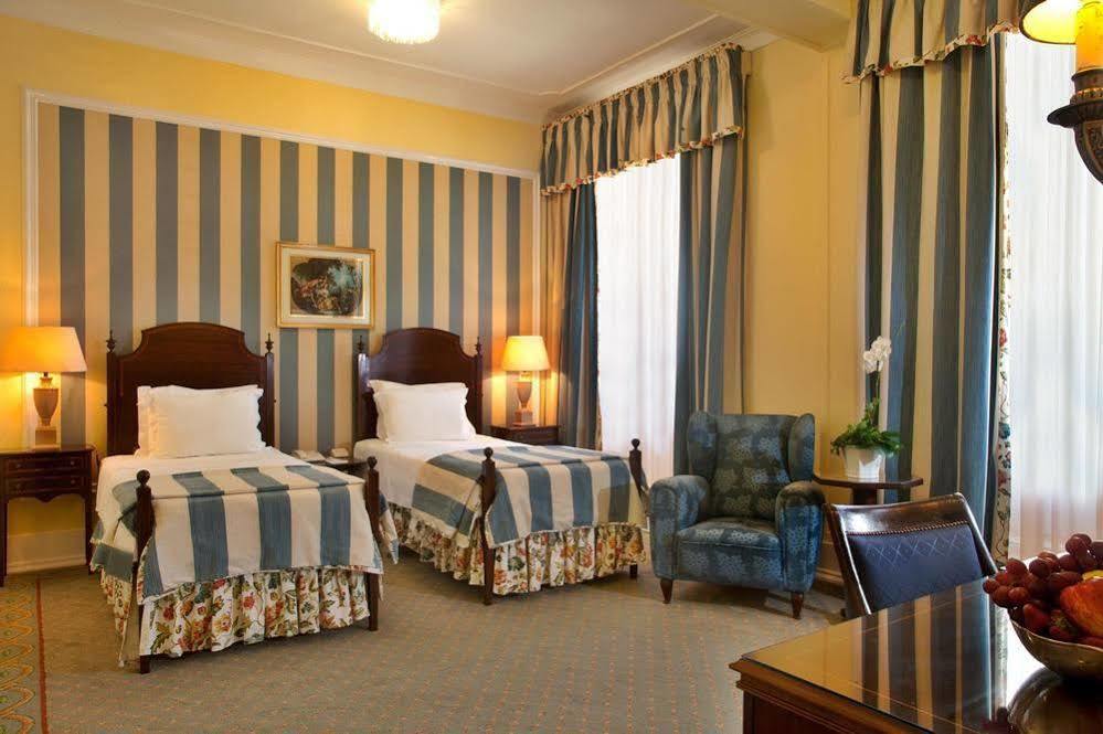 Hotel Avenida Palace Lisboa Ngoại thất bức ảnh A room at the hotel