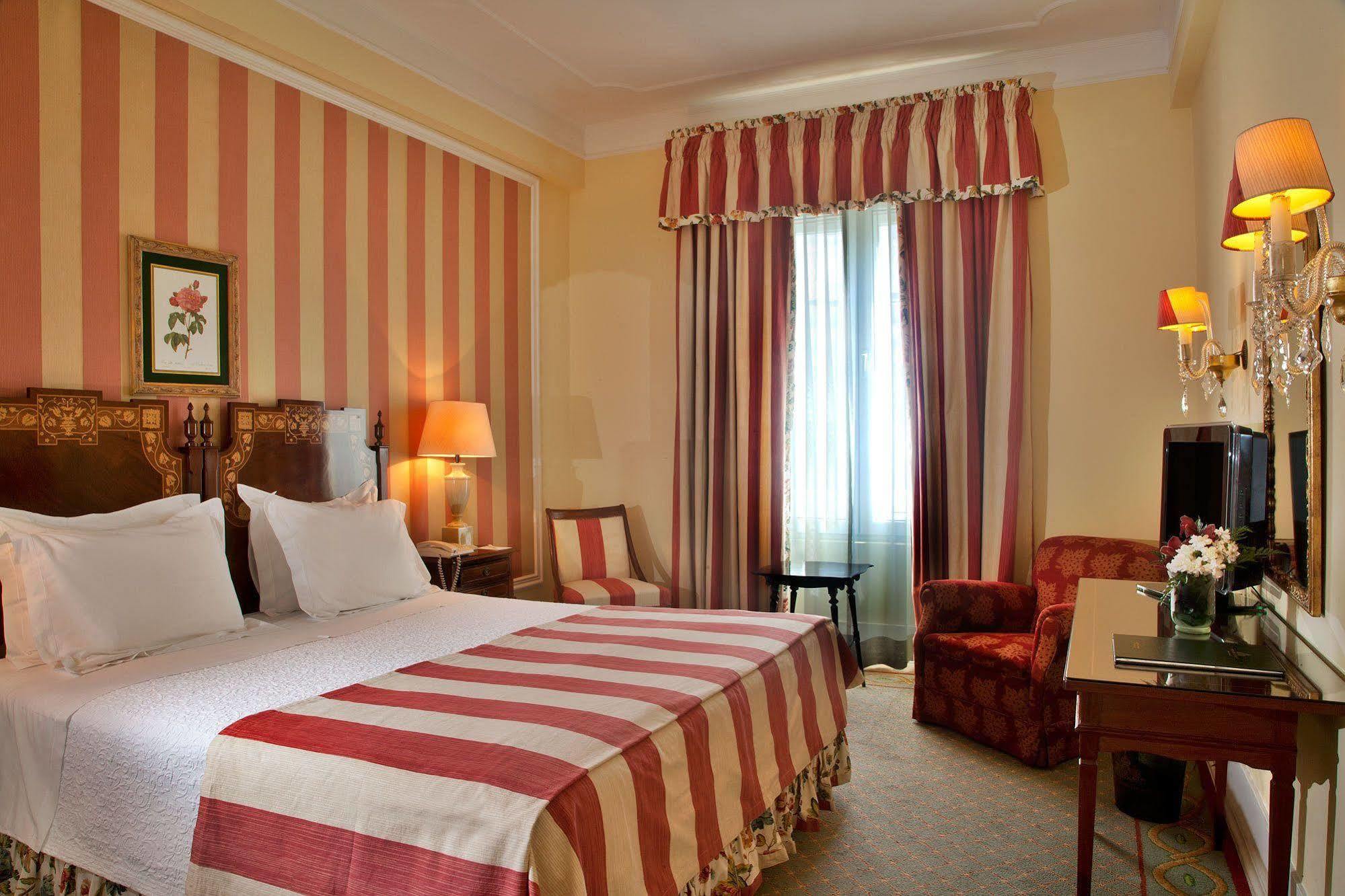 Hotel Avenida Palace Lisboa Ngoại thất bức ảnh A room at the hotel