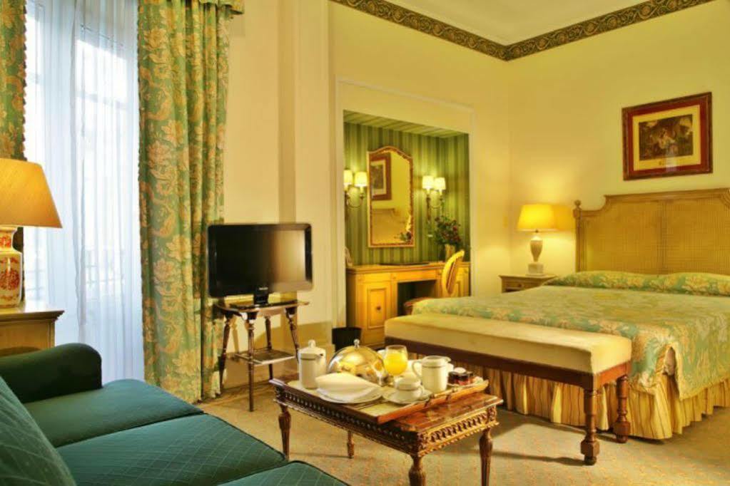 Hotel Avenida Palace Lisboa Phòng bức ảnh A room at the hotel