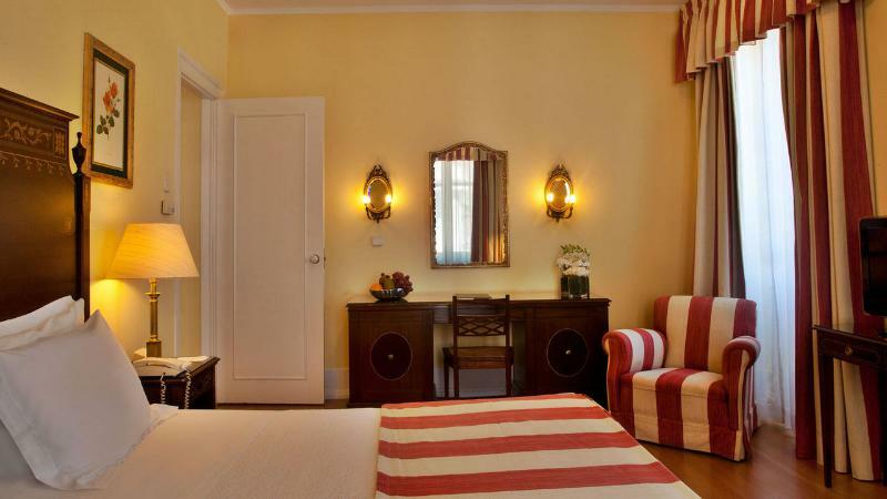 Hotel Avenida Palace Lisboa Ngoại thất bức ảnh A room at the hotel